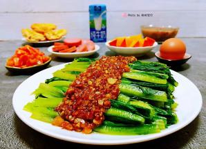 蚝油蒜蓉油麦菜非常适合减肥的美眉经常食用