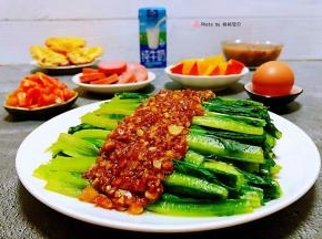 蚝油蒜蓉油麦菜非常适合减肥的美眉经常食用