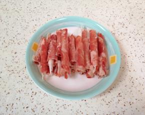 准备好牛肉卷。