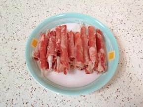 准备好牛肉卷。