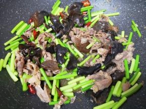 翻炒均匀关火出锅。