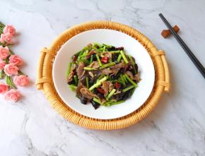 特别简单的一道快手小炒。