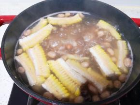 烧开以后继续小火煮半个小时关火。