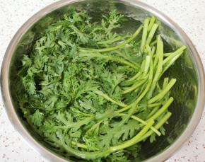 用水浸泡10分钟左右。