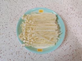 撕开清洗干净，挤干水分。