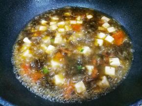 煮开加少许盐，淋入香油即可。