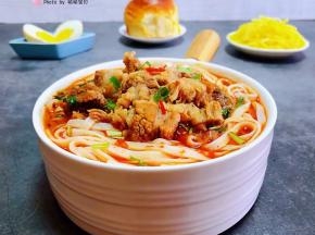 麻辣牛腩面是打开您味蕾的最佳美食