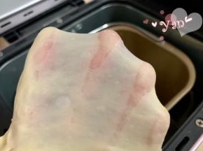 能拉出透明的薄膜。