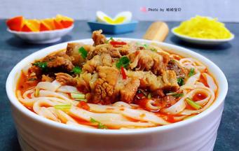 搭配鸡蛋、清炒土豆丝、水果一起吃味道棒极了