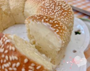 抹上沙拉酱，再夹上自己喜欢的食物就可以了。