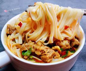 看着诱人的麻辣牛腩面就忍不住流口水噢