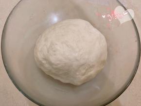 盖上保鲜膜发酵至3倍大。