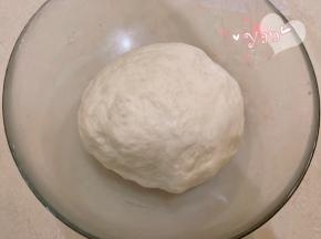 盖上保鲜膜发酵至3倍大。