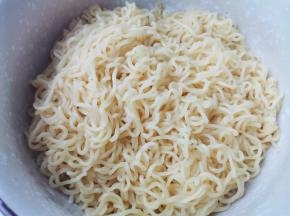 捞出过凉后沥干水备用。