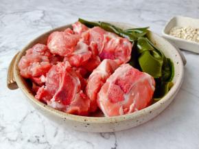 薏米不仅能够健脾、补肺、清热、利湿，甚至是天然的美容食品。