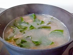 大约炖煮十分钟。