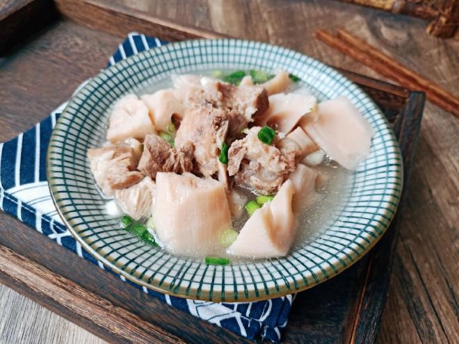 滋补莲藕排骨汤