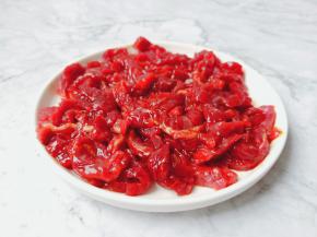 筷子搅拌均匀腌制十分钟。