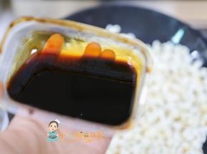 放入20g红糖浆，是用红糖加一点水加热融化做的