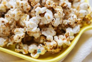 用白砂糖放入油里不容易融化没有糖浆淋上去的效果好