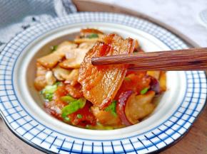 球盖菇含有多种人体所需的氨基酸，蛋白质，维生素等营养物质。