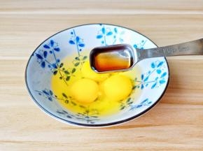 加一勺料酒可以去除鸡蛋的腥味。