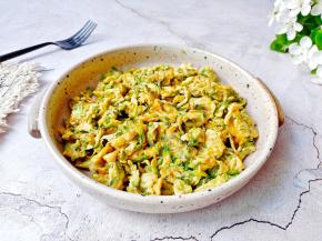 趁热吃口感最佳。