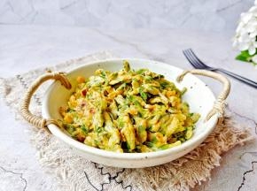 槐花时令菜，喜欢的可以炒着吃。