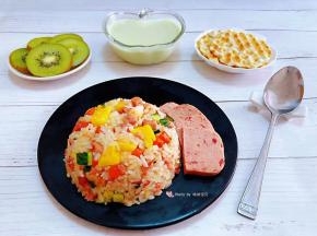 搭配豆浆、猕猴桃、脆饼一起吃味道棒极了