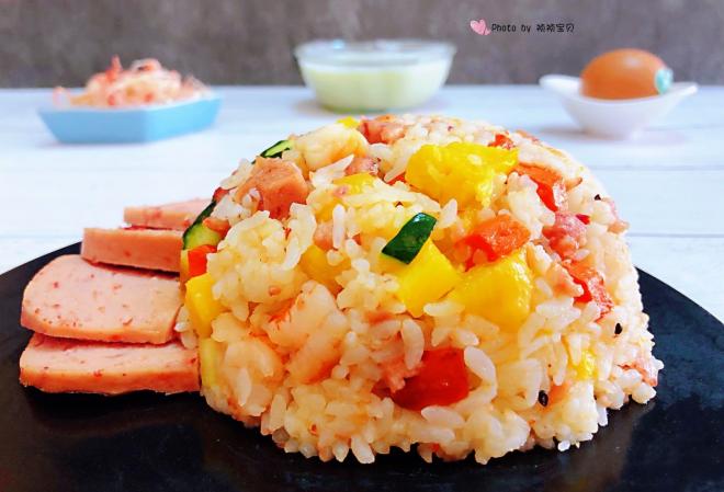 菠萝虾仁炒饭
