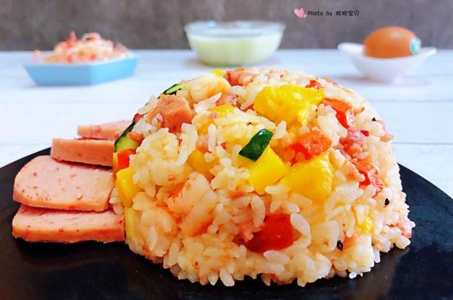菠萝虾仁炒饭