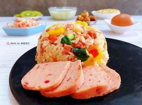 菠萝虾仁炒饭营养丰富口感酸甜可口真是还喜欢噢