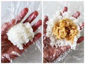 取60克左右的寿司饭放在保鲜膜中间，或者也可以用45克左右的寿司饭中间包入15克你喜欢的馅料，我用的是肉松。