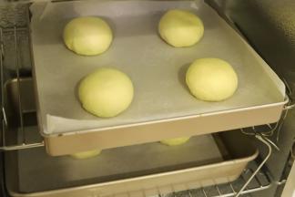 发酵箱设置温度33度，湿度80度，发酵至1.5倍大。