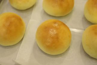 出炉马上移至晾架上。