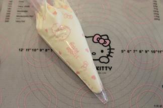 装入裱花袋内。