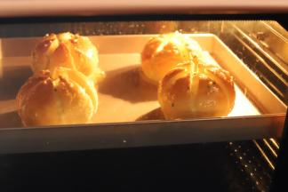 再次预热烤箱180度，烘烤时间为15分钟左右。