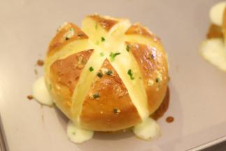 出炉放至温热就可以食用啦！