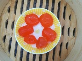咸蛋黄上锅蒸熟