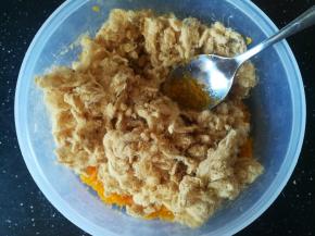 加入肉松和沙拉酱