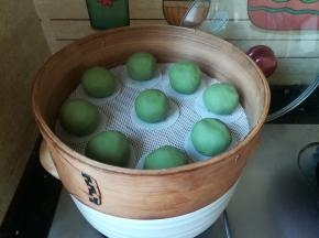 盖上盖子，大火蒸15分钟。