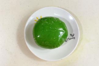 揉成光滑且均匀的面团。