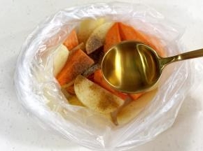 1勺食用油。