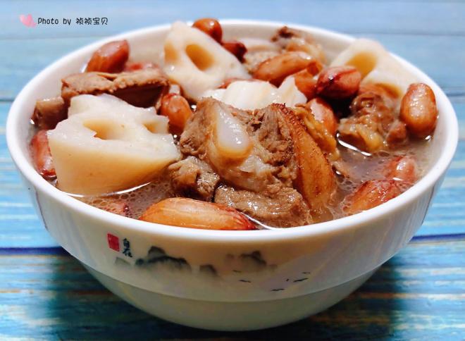 花生莲藕排骨汤