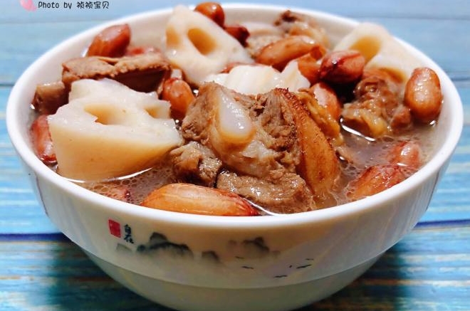 花生莲藕排骨汤