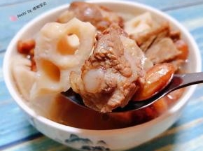 排骨入口混搭着莲藕和花生的香味那真是唇齿留香回味无穷