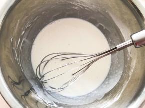 搅拌均匀至顺滑状态