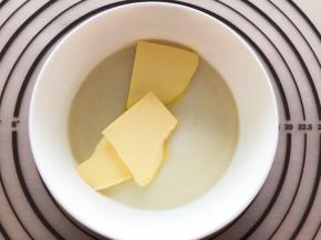 蒸熟以后趁热加入黄油揉均匀