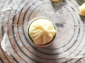 包起来捏紧封口即可，