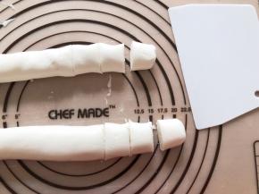 分成两份，搓成长条切块